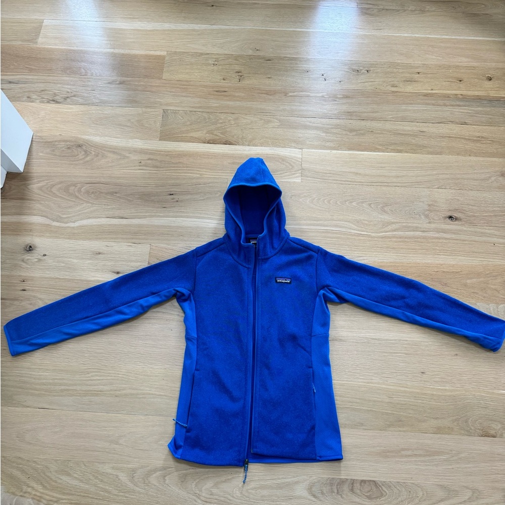 New WITHOUT tags. Patagonia women’s size medium. “Women’s better Sweater”